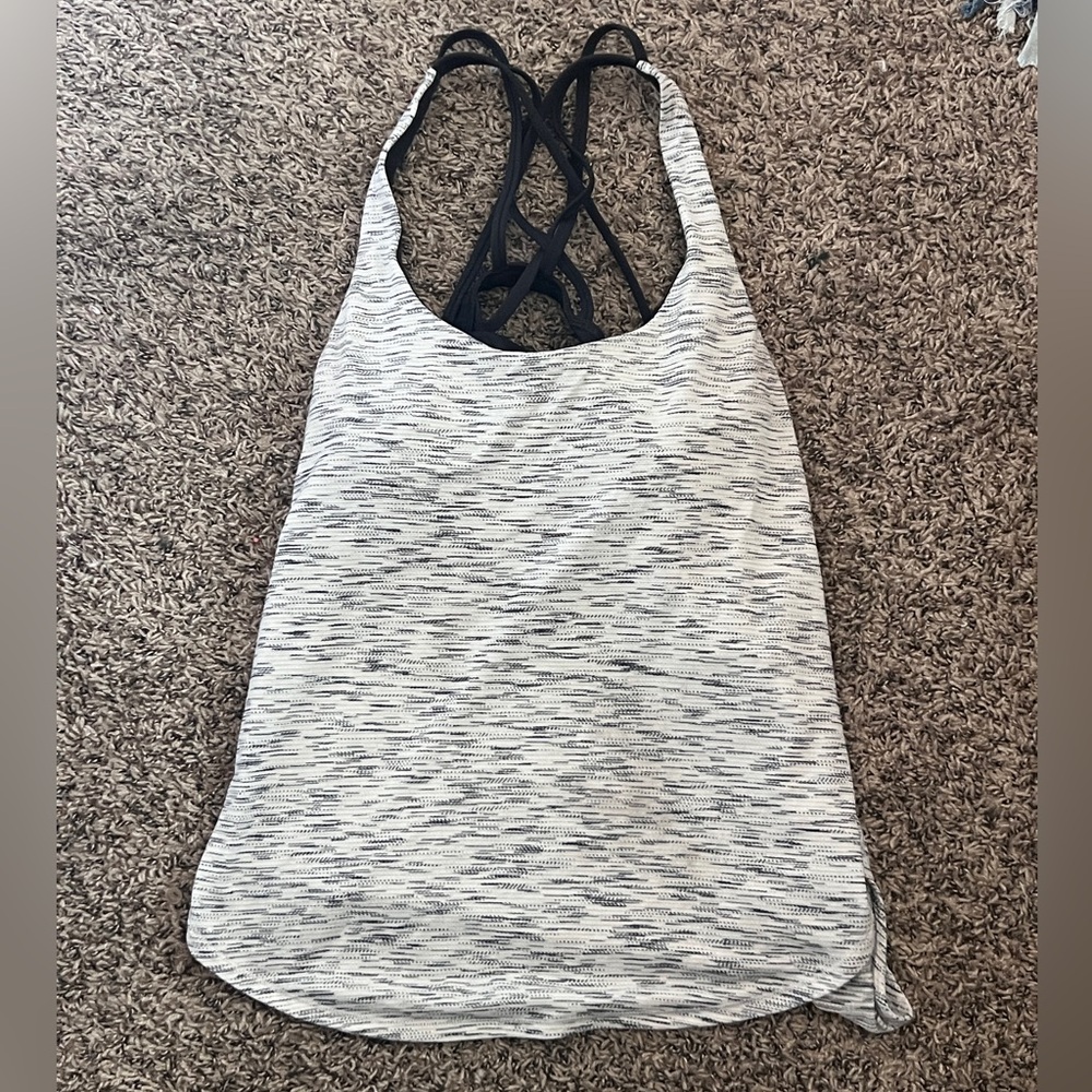 lululemon b&w spotted flowy tank with built in bra